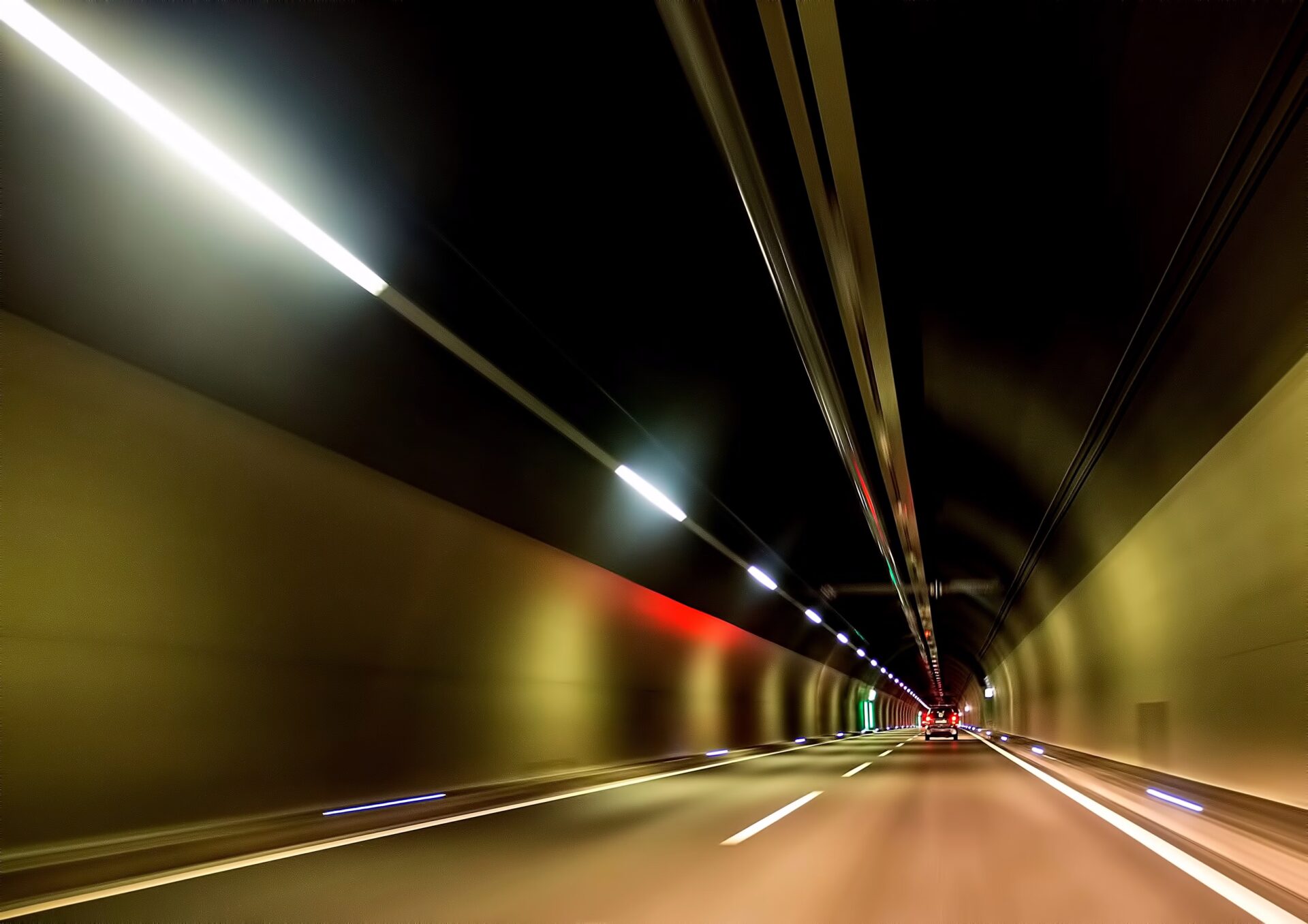tunnel van autosnelweg